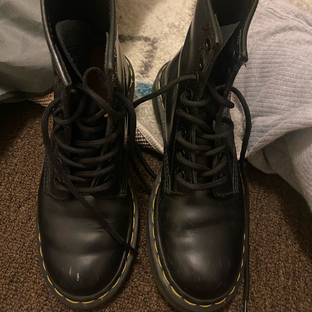 Doc Martens size 6, black, non platform
